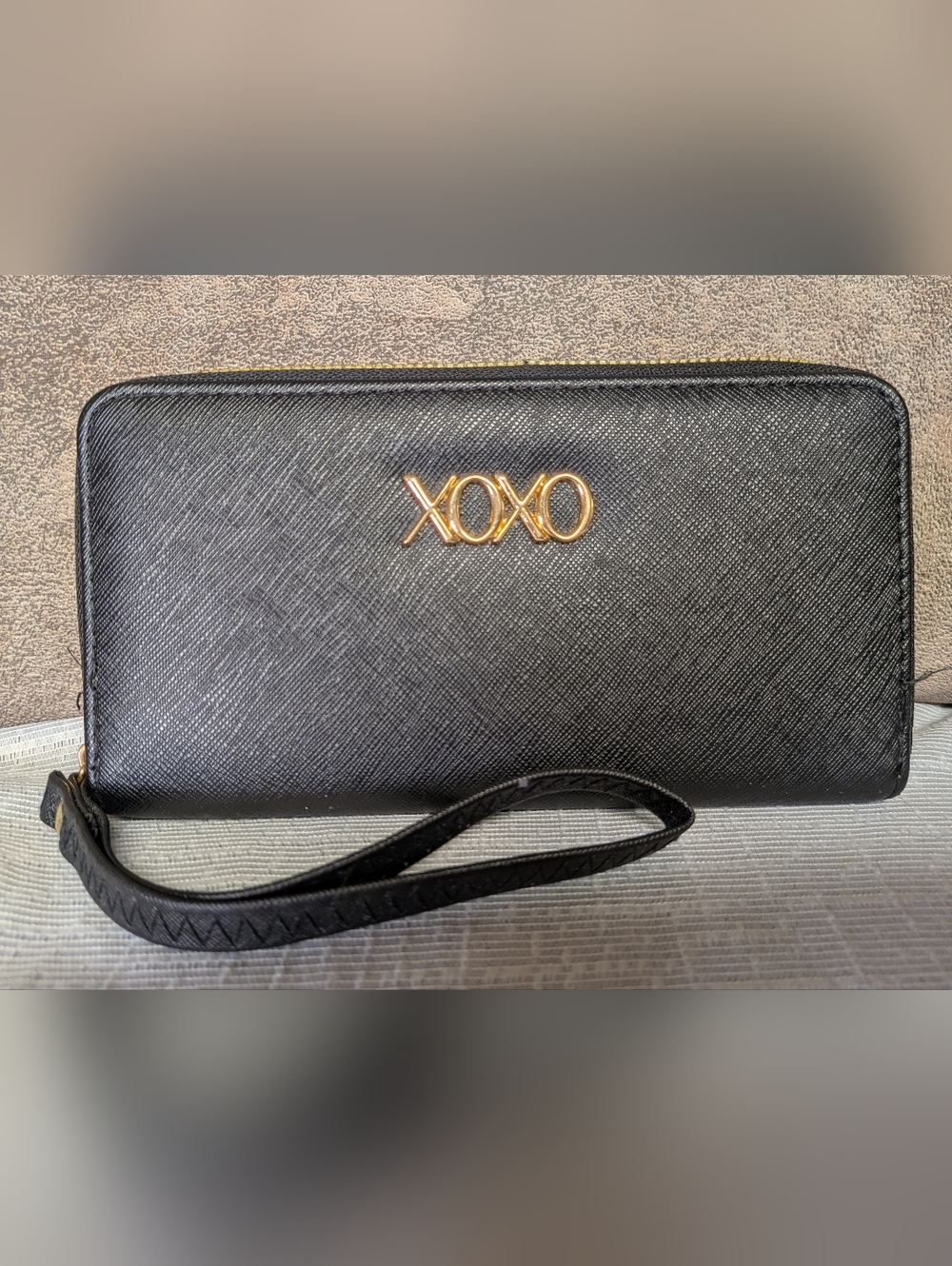 🖤 XOXO Black & Gold Saffiano Zip Around Wristlet